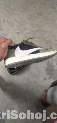 Traviscott black olive